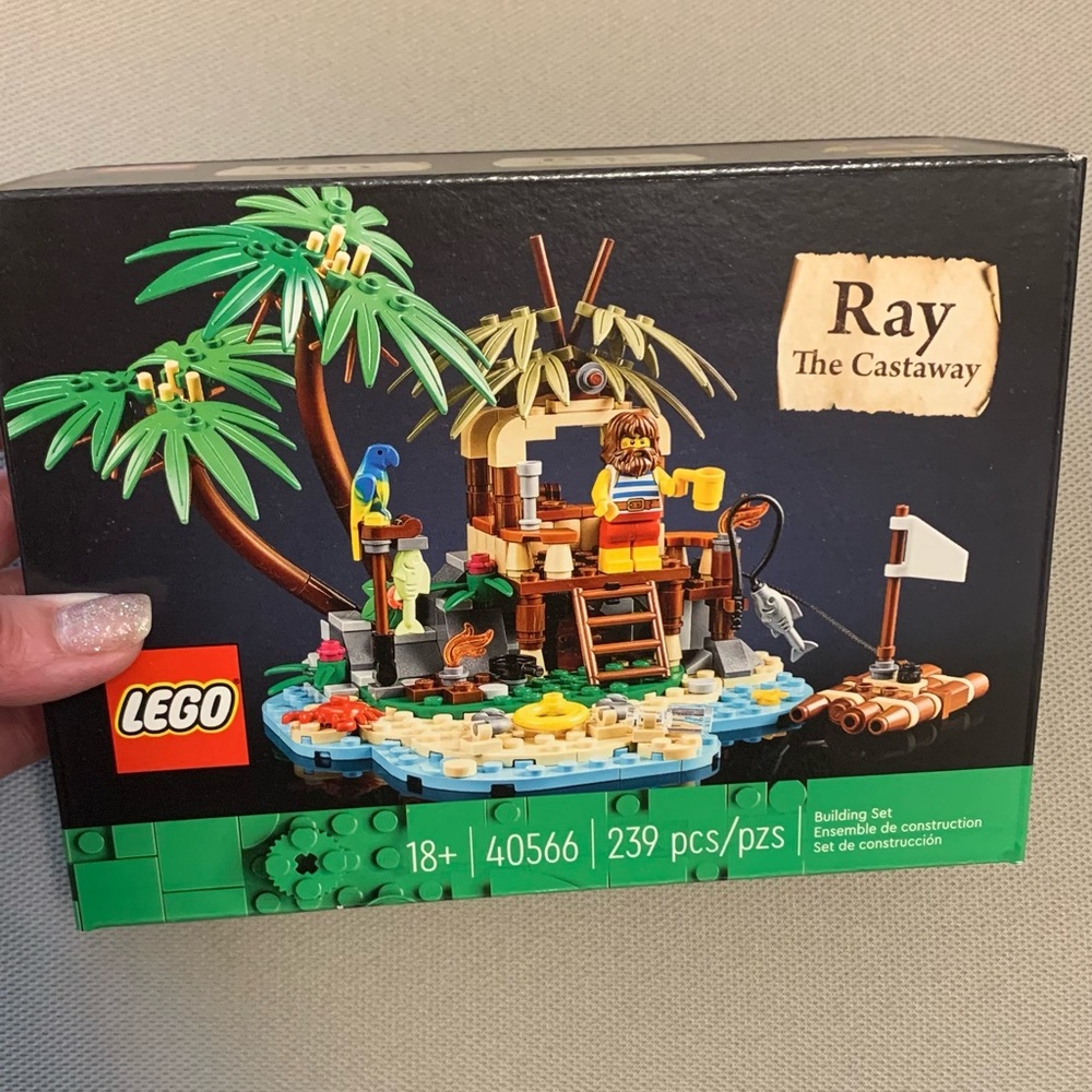 NWT! Lego Ray the Castaway 40566 and Bonus Spooky VIP Add-on Pack 40513